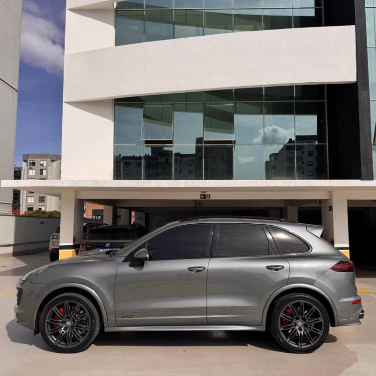 PORSCHE - CAYENNE - 2015/2016 - Cinza - R$ 270.000,00