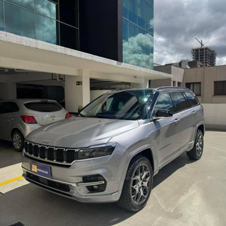 JEEP - COMMANDER - 2023/2023 - Cinza - R$ 223.900,00
