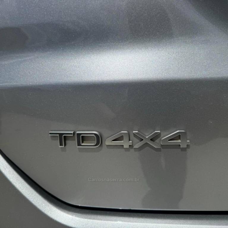 JEEP - COMMANDER - 2023/2023 - Cinza - R$ 223.900,00